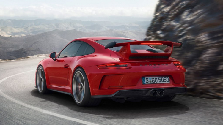 Porsche xem xét phát triển pin thể rắn cho dòng xe thể thao chạy điện