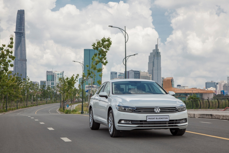 Volkswagen Passat BlueMotion 2017 chốt giá 1,45 tỷ đồng