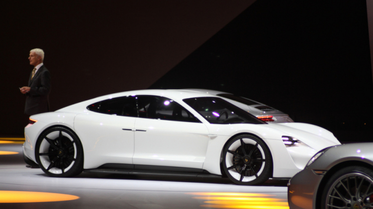 Porsche Mission E sẽ có giá cạnh tranh với Tesla