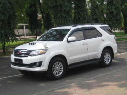 FortunerKUN60VNT12White.JPG