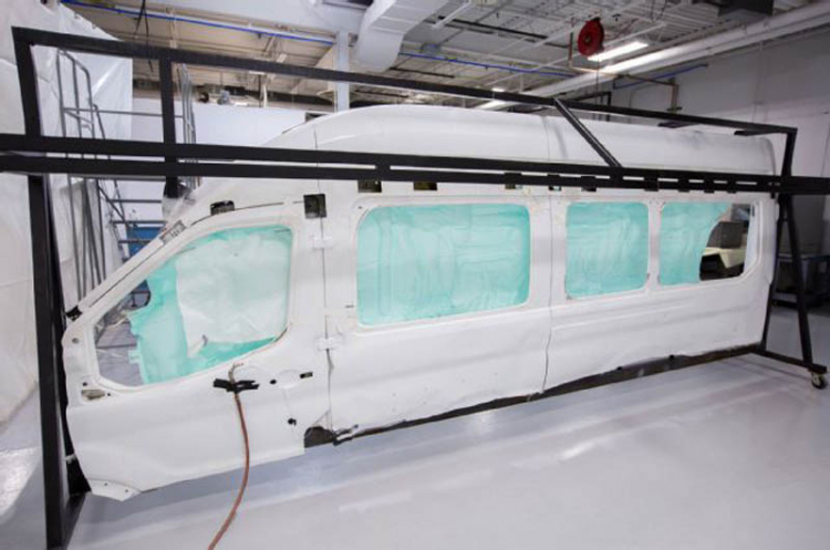 Ford phát triển túi khí cỡ lớn cho Transit wagon 2015