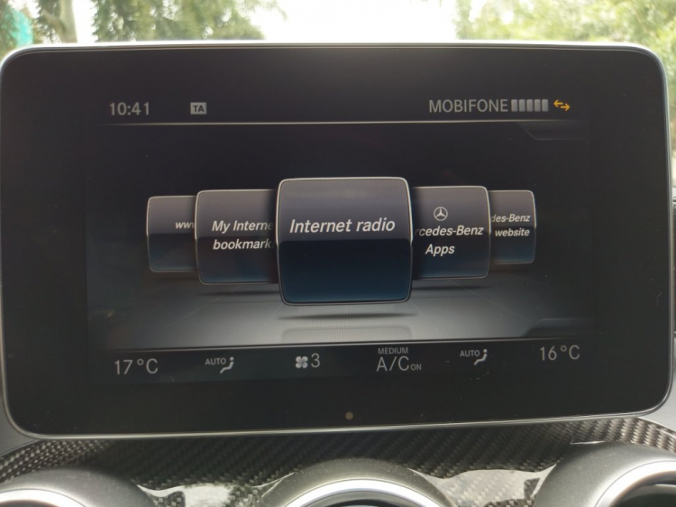 Sử dụng Mercedes-Benz App để xem dự báo thời tiết và nghe Radio Internet