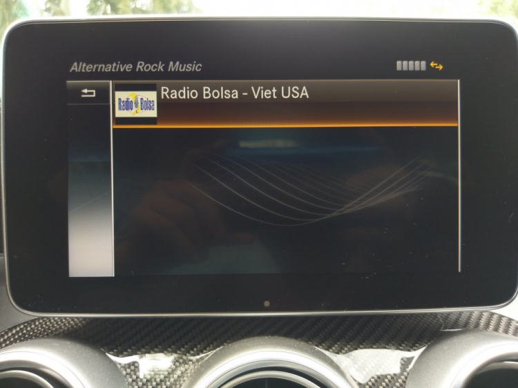 Sử dụng Mercedes-Benz App để xem dự báo thời tiết và nghe Radio Internet