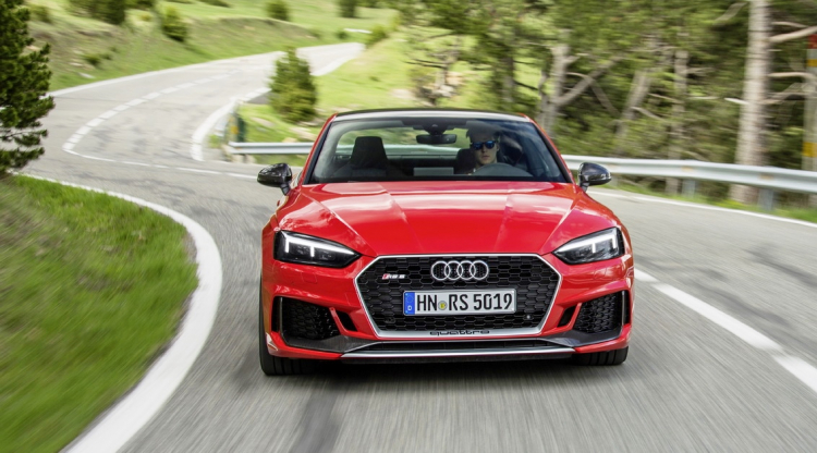 Audi giới thiệu RS4 và RS5 phiên bản Carbon nhẹ hơn đến 80kg