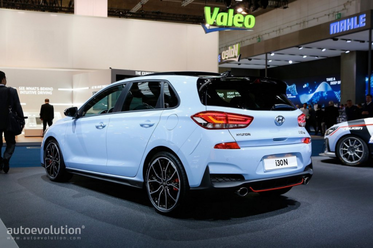 Hyundai i30 N công bố giá bán trên 750 triệu