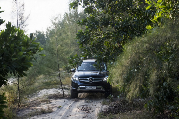 SUVenture Extreme – hành trình của Mercedes Benz, con vắt, và thói lười vận động của người Việt