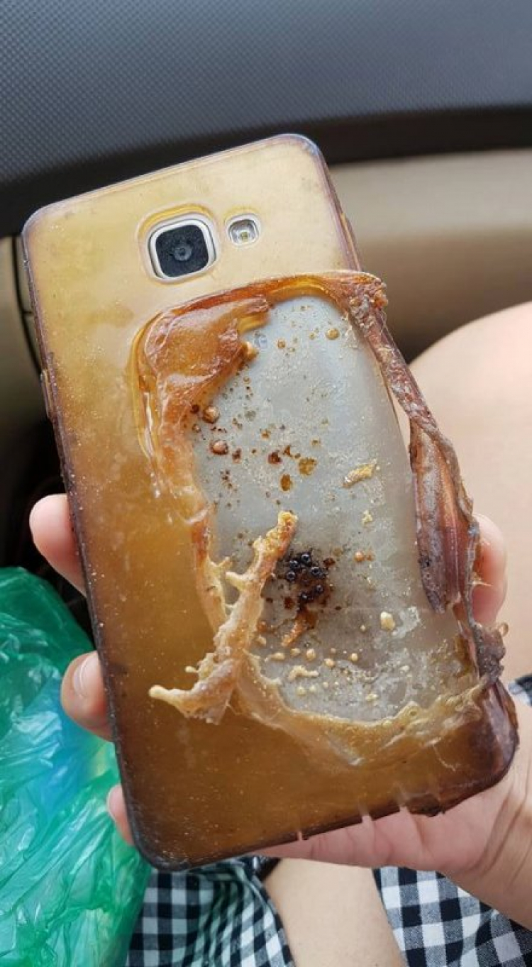 Điện thoại Samsung phát nổ trên xe hơi tại Hà Nội