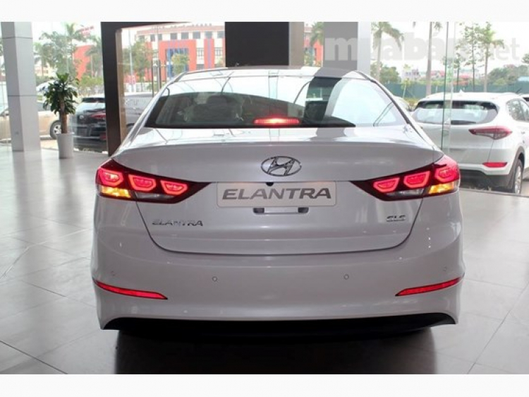 Elantra 2.0 2016 mới 100% giá bằng 1.6