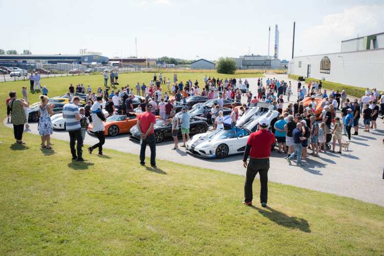 19 siêu xe Koenigseggs tụ họp lập kỷ lục
