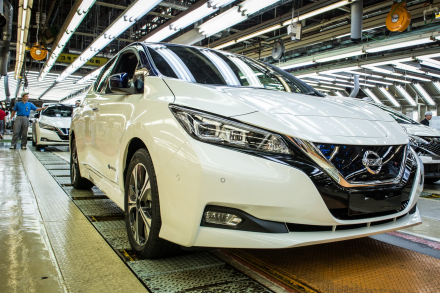 2018-Nissan-Leaf-03 (1).jpg