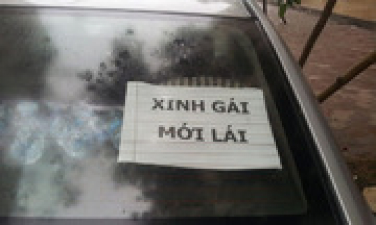 Nên tránh xa các bé mới lái xe...