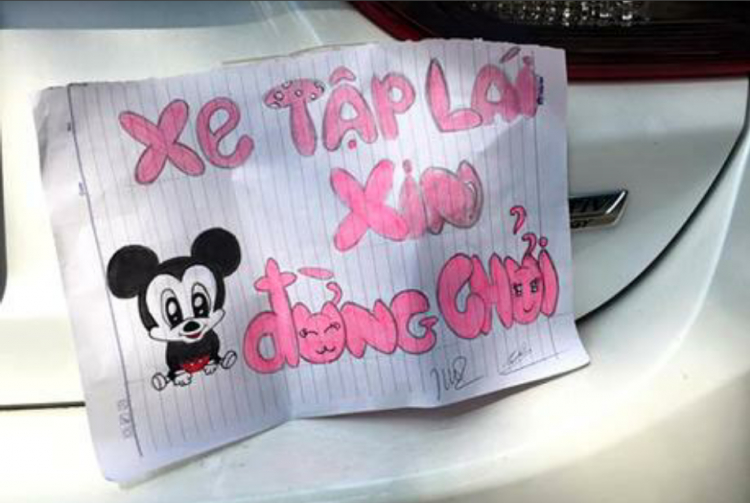 Nên tránh xa các bé mới lái xe...