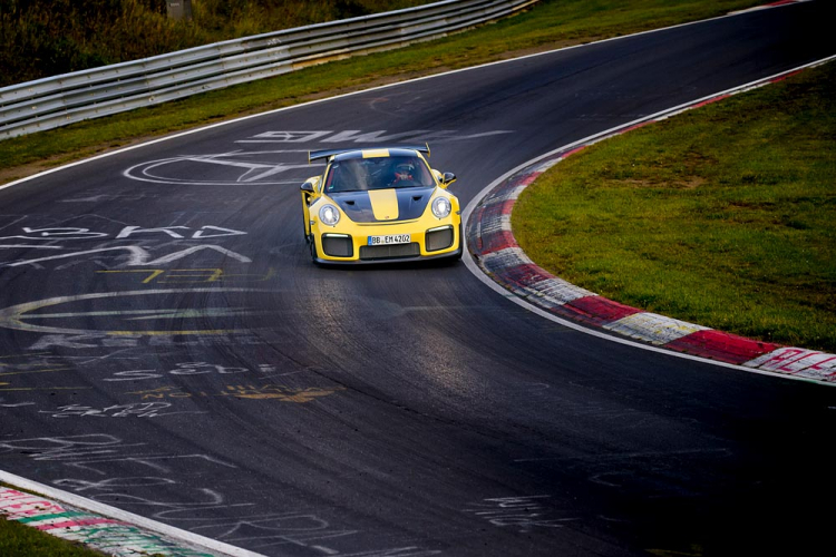 GT2 RS là mẫu xe 911 nhanh nhất lịch sử của Porsche