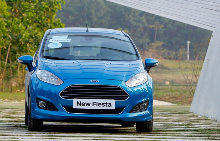 400 triệu quay đầu mua Ford fiesta 2013 hay i10 sedan mới?