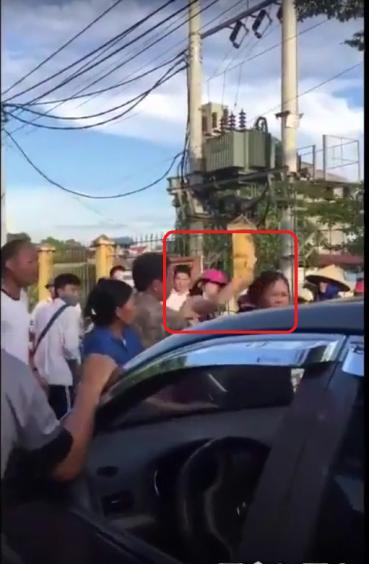 Mợ này hăng máu thế ...