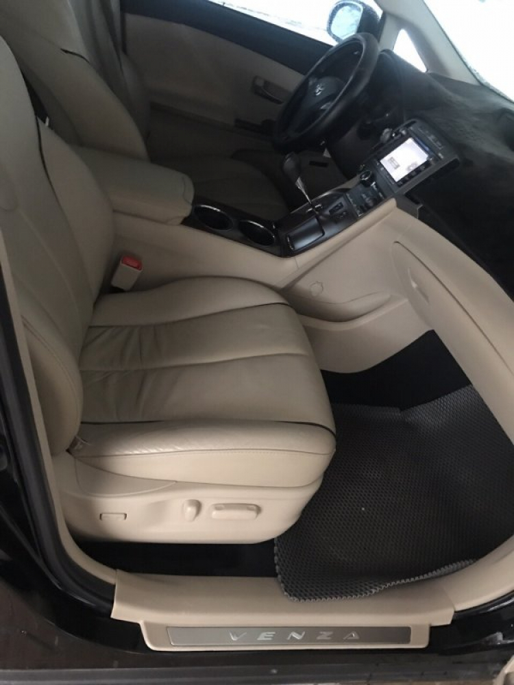 Cần mua Venza 2.7 full option Cần mua Venza 2.7 full option