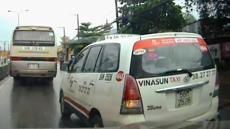 1001 kiểu vượt của taxi