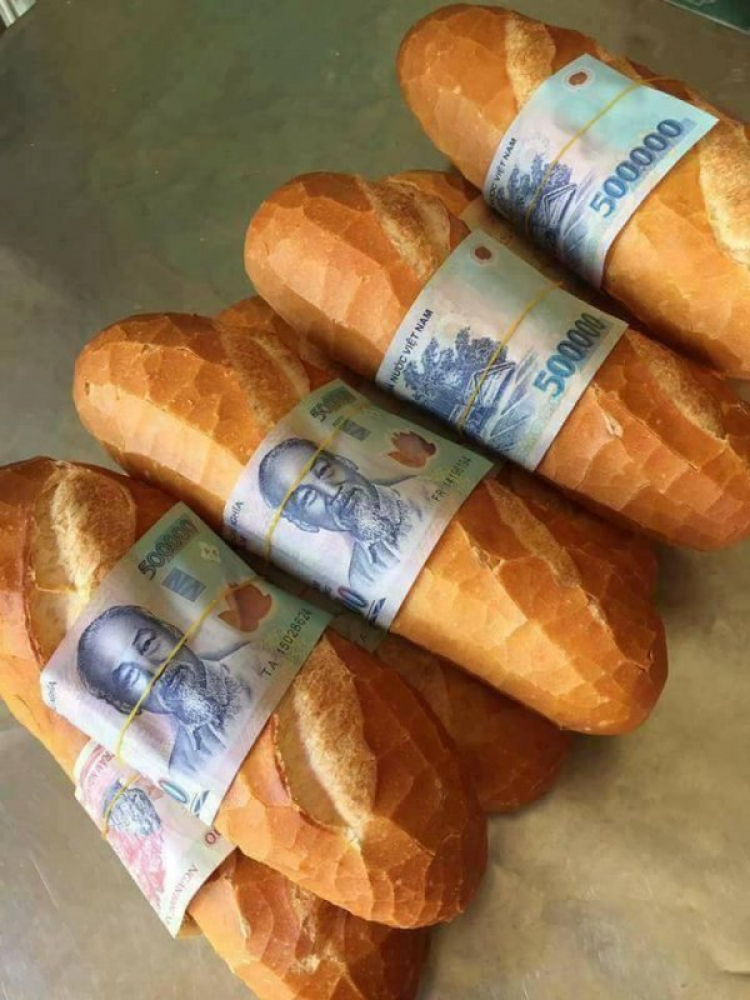 Bánh mì... >:<