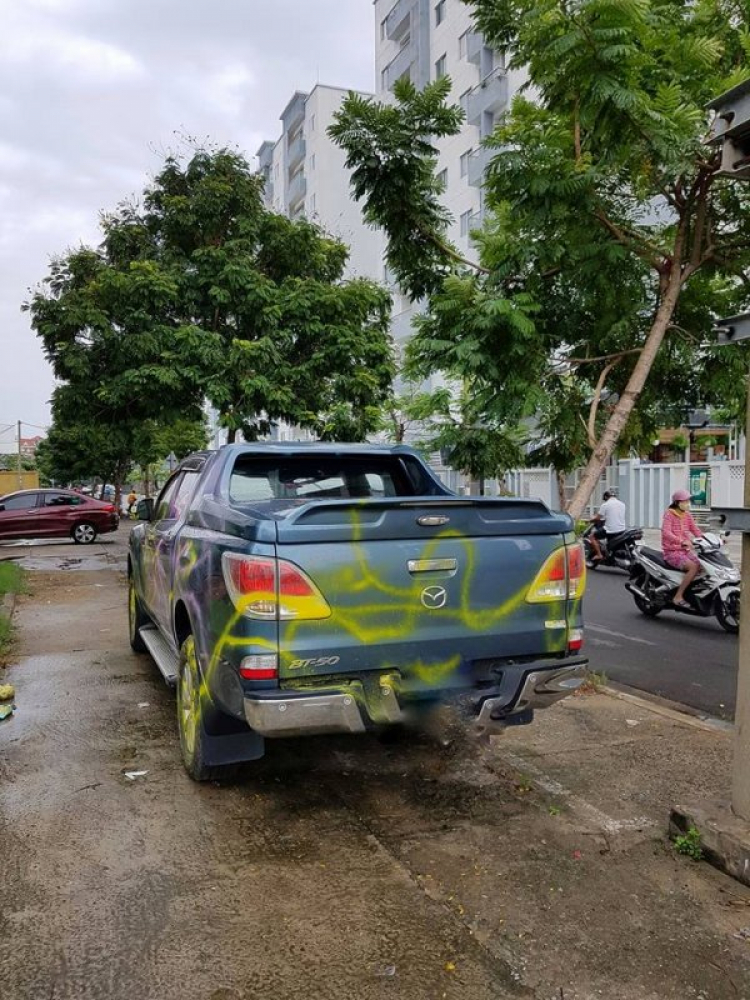 Tiếp vụ xịt sơn lên xe người khác như này , thiệt quá đáng .