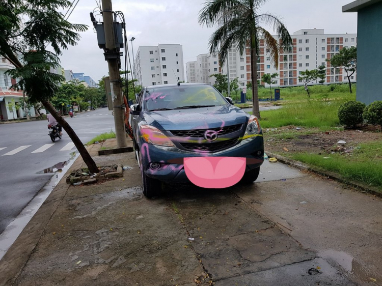 Tiếp vụ xịt sơn lên xe người khác như này , thiệt quá đáng .