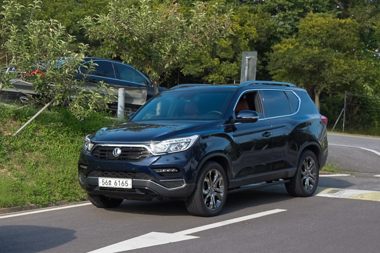 Công bố giá bán SsangYong Rexton 2018 chính hãng tại Việt Nam