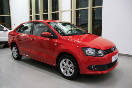 polo_sedan_exterior_red_6.jpg