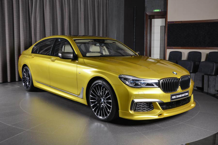 BMW M760Li nổi trội với màu sơn vàng độc đáo