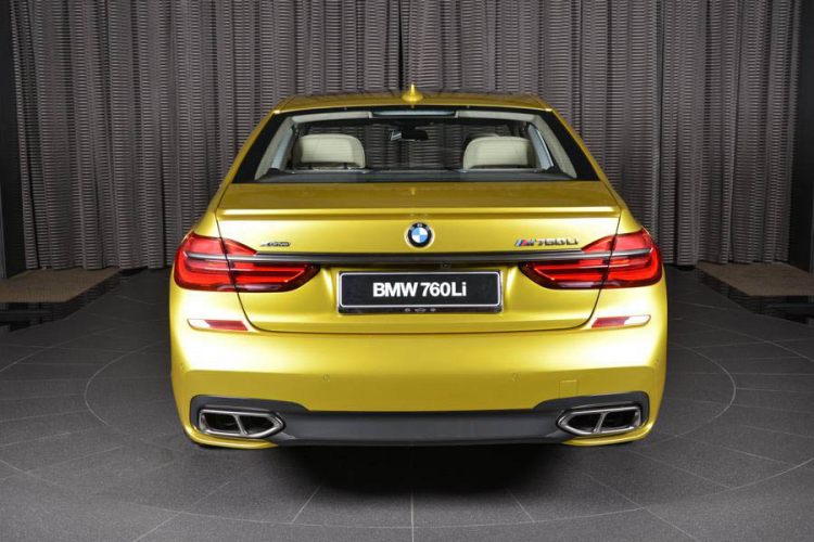 BMW M760Li nổi trội với màu sơn vàng độc đáo