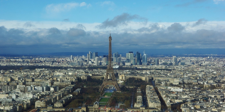 Paris cấm xe chạy dầu từ năm 2030