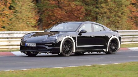porsche-mission-e-nurburgring-spy-photos (1).jpg