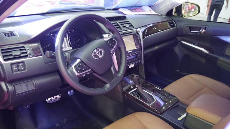 Cận cảnh Toyota Camry 2.5Q 2017