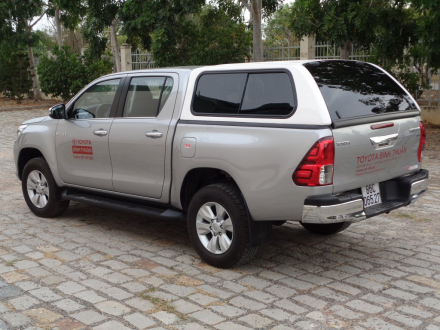 nap-thung-cua-so-truot-ngang-hilux-revo-4-cua-2016-4.JPG