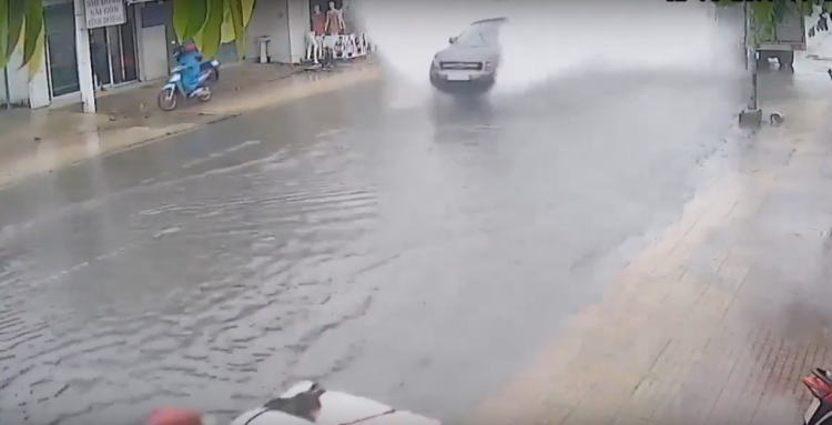 Các bác tài ô tô xin đừng vô cảm! Các bác tài ô tô xin đừng vô cảm!