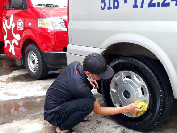 Dịch vụ vệ sinh ô tô tại nhà LET ME WASH