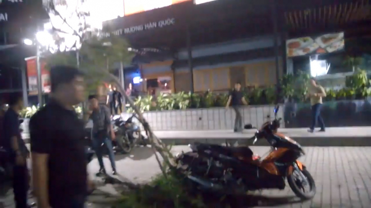 Thanh niên 95 mượn xe bạn tông 5 xe máy ở Gò Vấp