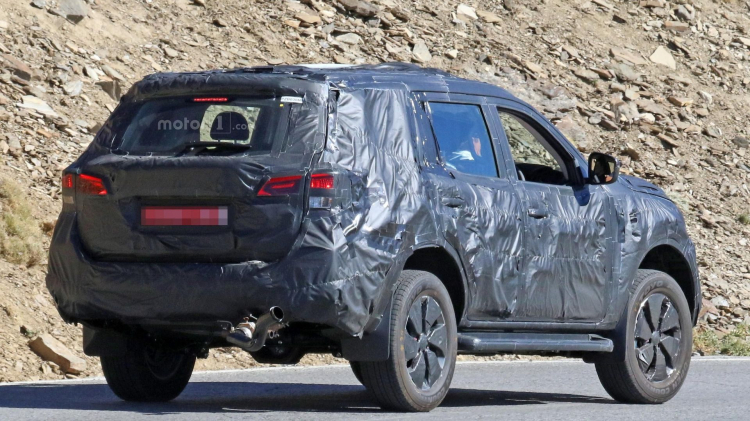 Thêm hình ảnh về mẫu SUV khung gầm bán tải của Nissan