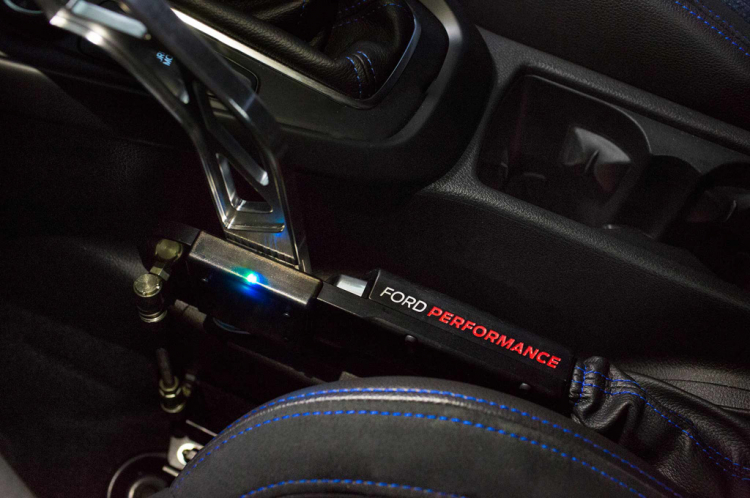 Ford Performance giới thiệu "gậy drift" cho Focus RS; giá 999 USD, chỉ dùng trong đường đua