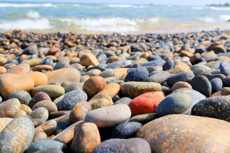 Biển đá bảy màu có gì?