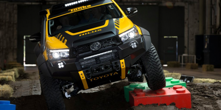 Toyota Hilux sẽ ra mắt phiên bản cạnh tranh Ford Ranger Raptor