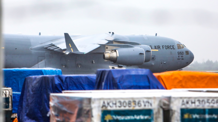 Boeing C-17 Globemaster III chở ''The Beast'' đã đến Việt Nam