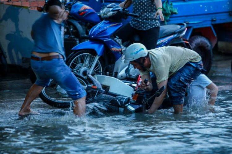 Các bác chú ý: Sài gòn có thể sẽ ngập nặng vào cuối tuần này do bão và triều cường