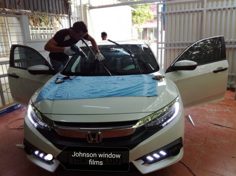 Kinh nghiệm bỏ túi khi lái xe ô tô mùa mưa bão cùng Johnson Window Films