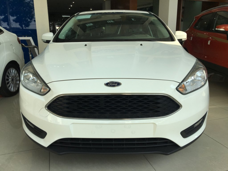 Ford Focus Trend 2017 khuyến mãi khủng trong năm