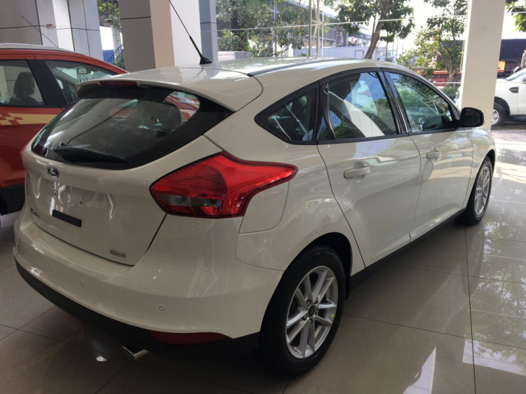 Ford Focus Trend 2017 khuyến mãi khủng trong năm