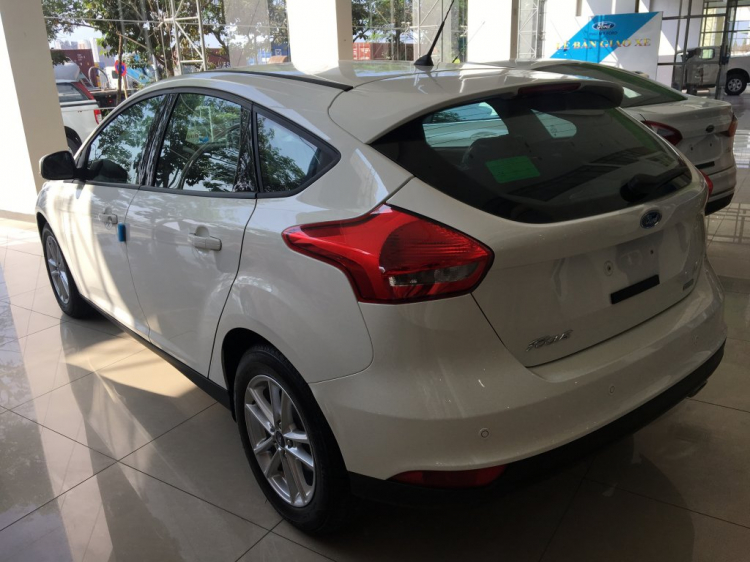 Ford Focus Trend 2017 khuyến mãi khủng trong năm