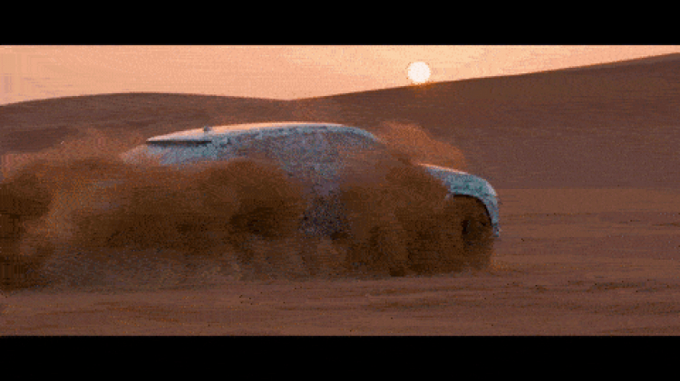Lamborghini Urus đầy uy lực trên địa hình cồn cát
