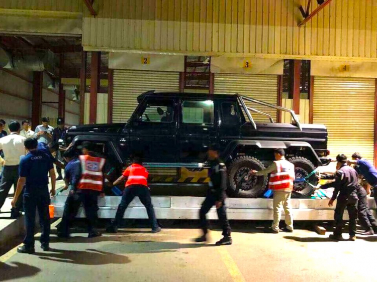 Siêu bán tải Mercedes G63 6x6 đã có mặt tại Campuchia Siêu bán tải Mercedes G63 6x6 đã có mặt tại Campuchia
