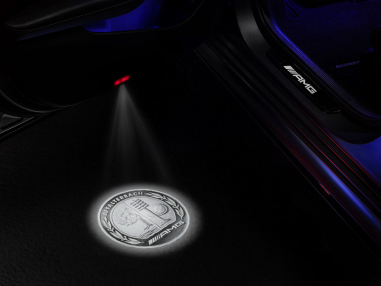 Mercedes ra mắt hệ thống đèn trang trí chính hãng