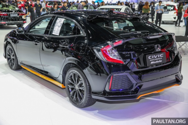 Honda CR-V 2018 ra mắt Việt Nam; 5+2 chỗ, 1.5L VTEC Turbo 188 mã lực; giá dưới 1,1 tỷ Honda CR-V 2018 ra mắt Việt Nam; 5+2 chỗ, 1.5L VTEC Turbo 188 mã lực; giá dưới 1,1 tỷ