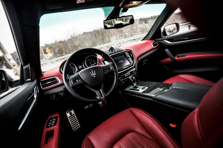 Hà Hồ mua thêm Maserati Ghibli S Q4 vào bộ sưu tập xe của mình